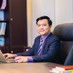 B.CEO